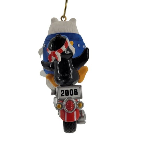So Cool Polar Bear Penguin On Motorcycle Carlton Cards Heirloom Ornament 2006 - Picture 4 of 8